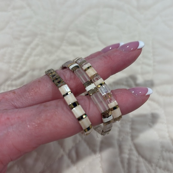 (3)Elegant Gold and Cream Bangle Set -Stretch - Picture 4 of 5